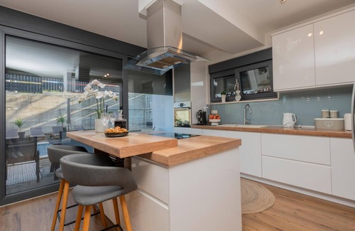 Vrgorac House | Gorgeous home in Vrgorac with WiFi