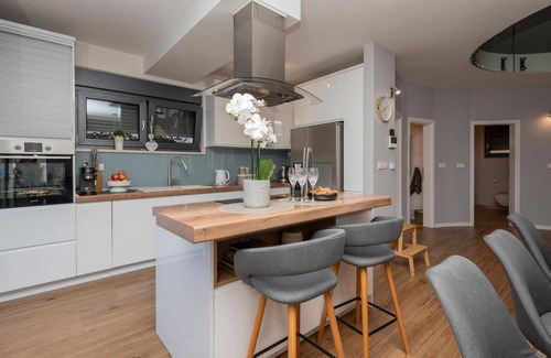 Vrgorac House | Gorgeous home in Vrgorac with WiFi