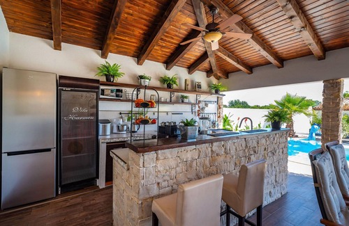 Zaton House | Gorgeous home in Zaton with WiFi