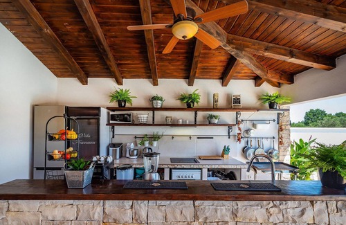 Zaton House | Gorgeous home in Zaton with WiFi