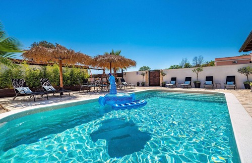 Zaton House | Gorgeous home in Zaton with WiFi