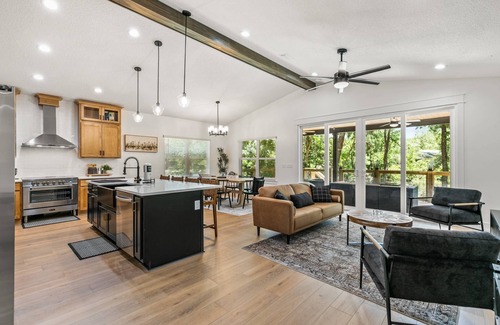 Middleburg House | Gorgeous Home on the Black Creek