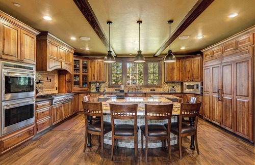 Boulder Ridge House | Gorgeous Home w/Fire Pit, Walk to Ski Lifts!