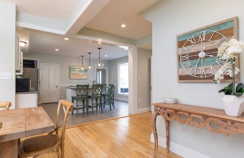 York Harbor House | Gorgeous home: walk to beach, harbor, cliff walk, wiggly bridge, dining etc.