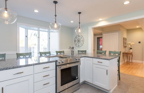 York Harbor House | Gorgeous home: walk to beach, harbor, cliff walk, wiggly bridge, dining etc.