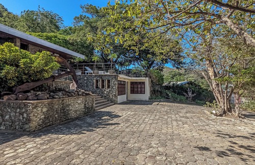 San Juan del Sur House | Gorgeous house in town, near the beach, restaurants & bars.