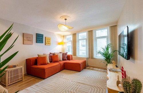 Ortakoy Apartment | Gorgeous House with Refreshing Garden in Besiktas