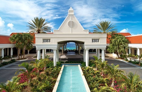 Willemstad Resort | Gorgeous Island Escape! Pool and Parking, Onsite Restaurant