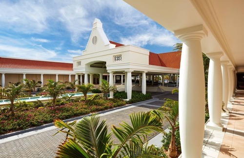 Willemstad Resort | Gorgeous Island Escape! Pool and Parking, Onsite Restaurant