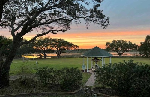 Clermont House | Gorgeous Island Estate - 10 Bedrooms In 2 Neighboring Guest Homes