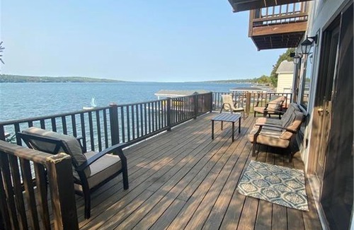Rushville Villa | Gorgeous Lake Front House with Dock, 9 Bedroom & 4 Bathrooms
