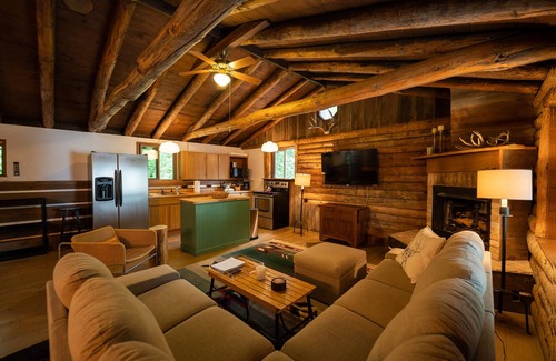 Markesan Cabin | Gorgeous Lake House on Little Green Lake