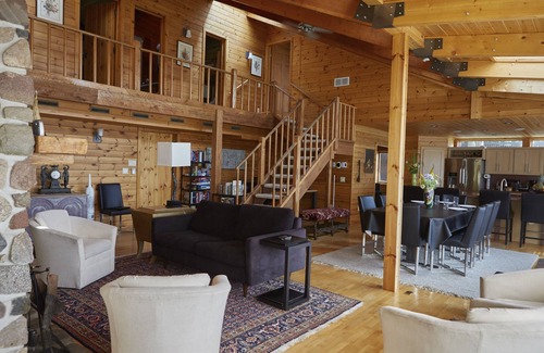 Merrifield House | Gorgeous Lake Retreat