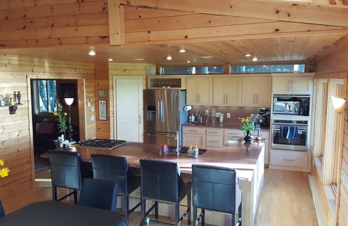 Merrifield House | Gorgeous Lake Retreat