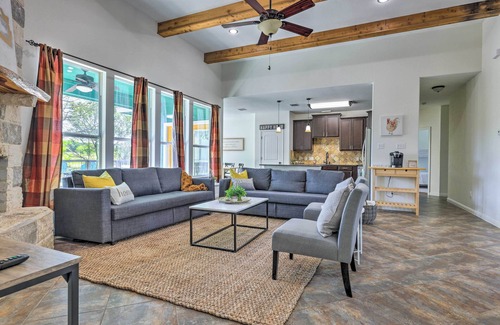 San Marcos House | Gorgeous Luxury Home With Hot Tub Just 3 Miles to Dtwn!