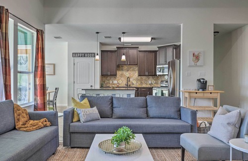 San Marcos House | Gorgeous Luxury Home With Hot Tub Just 3 Miles to Dtwn!