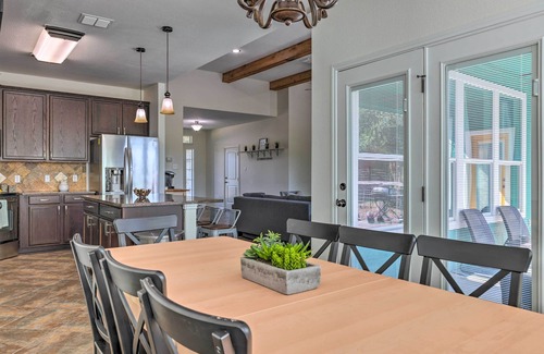 San Marcos House | Gorgeous Luxury Home With Hot Tub Just 3 Miles to Dtwn!