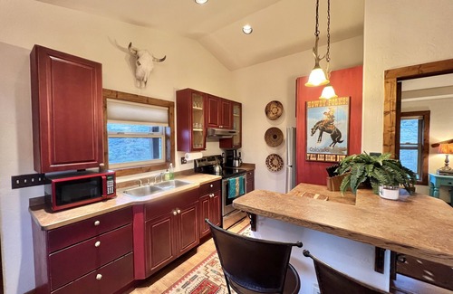 Gunnison Cabin | gorgeous modern cabin on private ranch