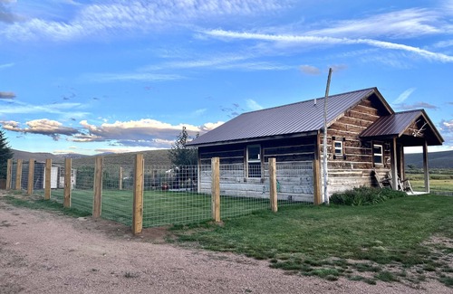 Gunnison Cabin | gorgeous modern cabin on private ranch