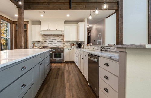 Gowen Cabin | Gorgeous Mountain Lodge on Privately-Owned Lake - Sleeps 30!