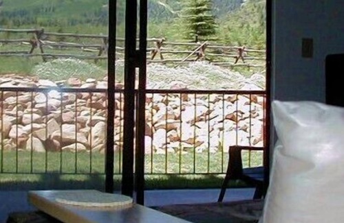 Park City Ski Chalet | Gorgeous Mountain View from This Remodeled Red Pine Condo