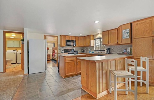 Ingleside House | Gorgeous Nautical 2/2 Lake House Chain O' Lakes with Hot Tub