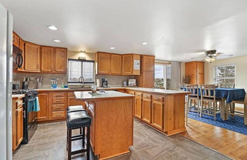 Ingleside House | Gorgeous Nautical 2/2 Lake House Chain O' Lakes with Hot Tub