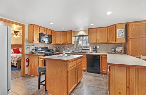 Ingleside House | Gorgeous Nautical 2/2 Lake House Chain O' Lakes with Hot Tub