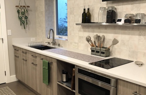 Seward Apartment | Gorgeous new, 1 bd luxury apt, offering stunning views of the mountains and bay
