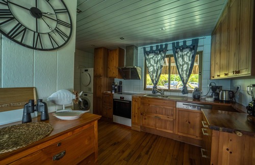 Bora Bora House | Gorgeous Over Water Bungalow in Bora Bora. Perfect spot Honeymooners & Families