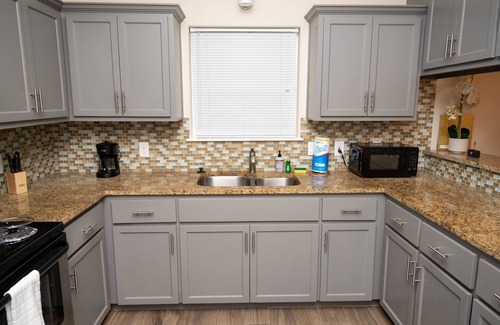 Edinburg House | Gorgeous Pet Friendly Townhome: Clean and Spacious With Private Terrace!