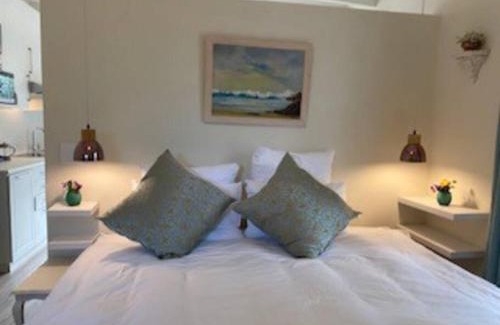 Newlands Apartment | Gorgeous, private cottage in prestigious Newlands.