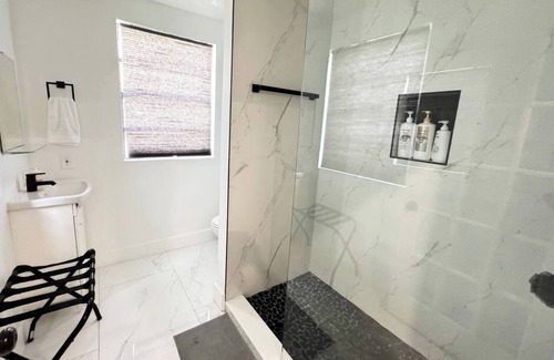 West Little Havana Hotel | Gorgeous Private Room, Near the Airport - Free Parking