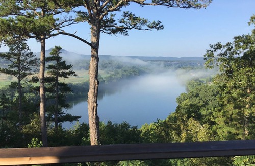 Calico Rock Cabin | Gorgeous RiverBluff View of the White River + WIFI