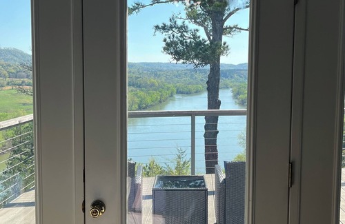 Calico Rock Cabin | Gorgeous RiverBluff View of the White River + WIFI