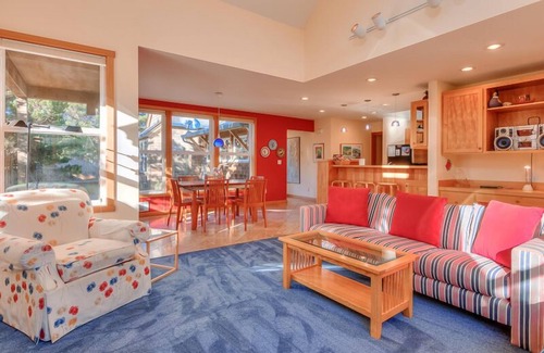 Shorepine Village House | Gorgeous Single-Level Home in Shorepines with Easy Beach Access w/EV Charger!