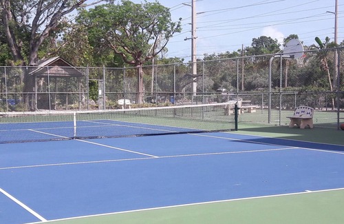 Key Largo Condo | Gorgeous Sunsets from Your Balcony in Moon Bay/Walk to nearby restaurants