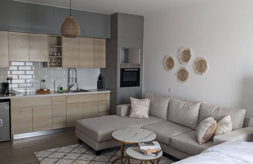 Riruta Condo | Gorgeous top floor condo with pool