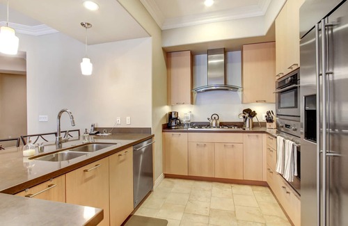 Downtown Condo | Gorgeous TOP floor corner 2Bedroom/2bath condo Americana at Brand!