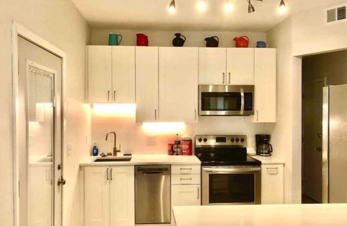 Keewaydin House | Gorgeous, two bedroom apartmentn