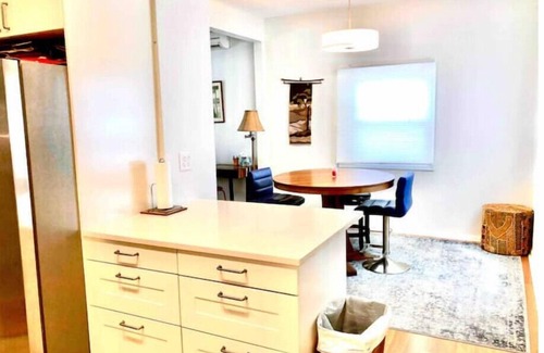 Keewaydin House | Gorgeous, two bedroom apartmentn