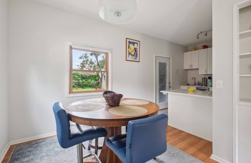 Keewaydin House | Gorgeous, two bedroom apartmentn