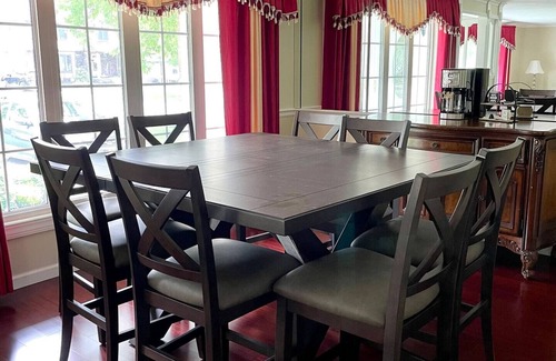 Williamsville House | Gorgeous Williamsville Home in Central Location