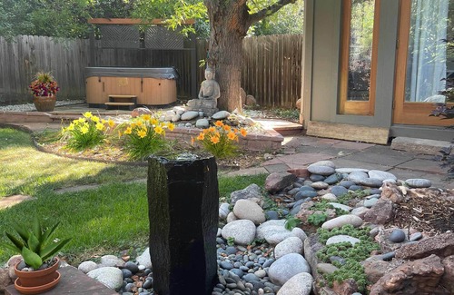 South Boulder House | Gorgeous Zen Retreat Home, Tranquil Garden & Hot Tub, Close to Hiking Trails