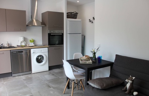 Regusse Cottage | Gorges du Verdon, La Cigale lounges at the Lakes and in the Jacuzzi
