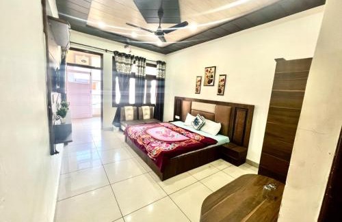 Banikhet Hotel | Goroomgo Sahara Inn Dalhousie - Luxury Room - Excellent Customer Service Awarded - Best Seller