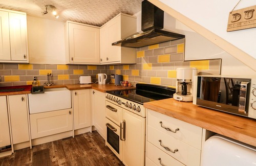 Spean Bridge Cottage | GORRIE'S LAIR, family friendly, with open fire in Spean Bridge
