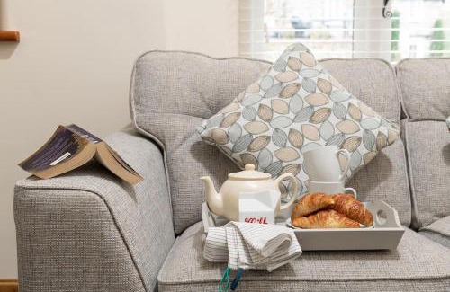 Eglwysbach House | GORSE BARN - A cosy barn conversion in North Wales with a log burner
