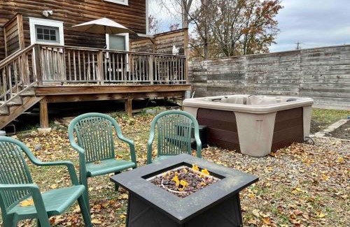 Goshen House | Goshen House: hot tub, fenced yard, by downtown