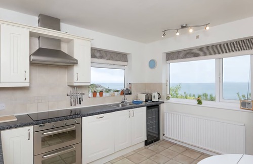 Moelfre House | Gosteg great sea views, dog friendly, restaurants and centre metres away. AONB
